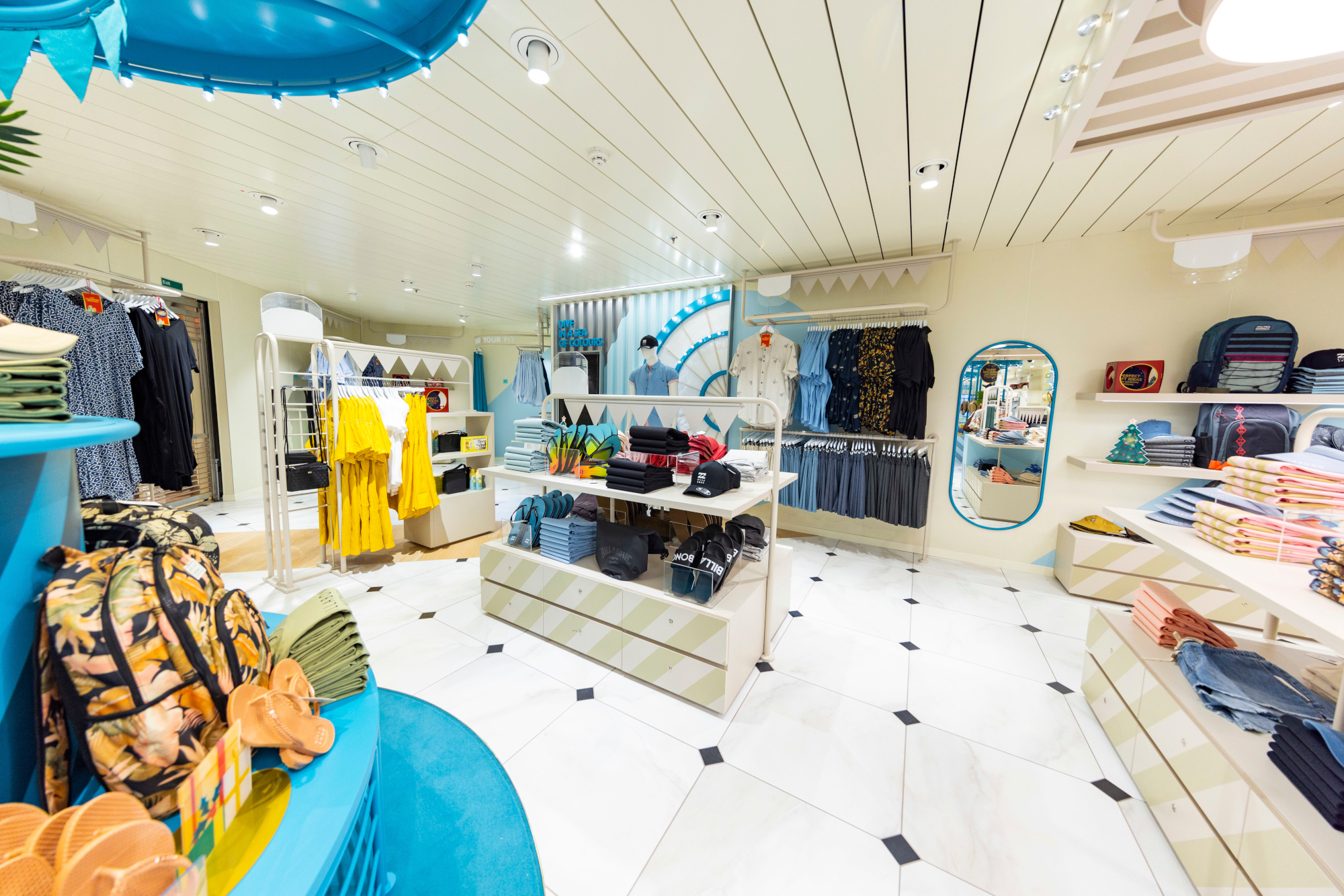 MyCruise Carnival Luminosa Offentlige-arealer Casino-butikker3